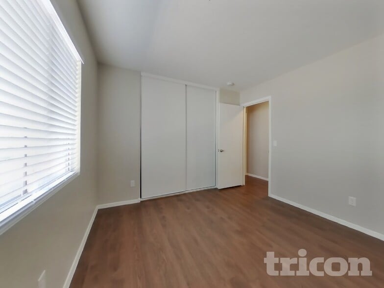 Building Photo - 12513 W Aster Dr