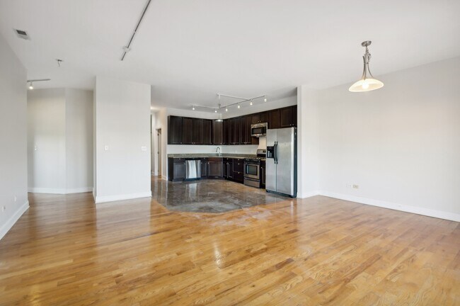 Building Photo - 2801 W Ardmore Ave