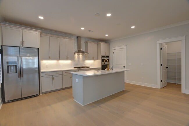 Building Photo - 4 Bedroom 3.5 Bath House in Twin Lakes - J...