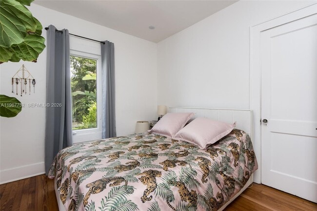 Building Photo - 655 NE 120th St