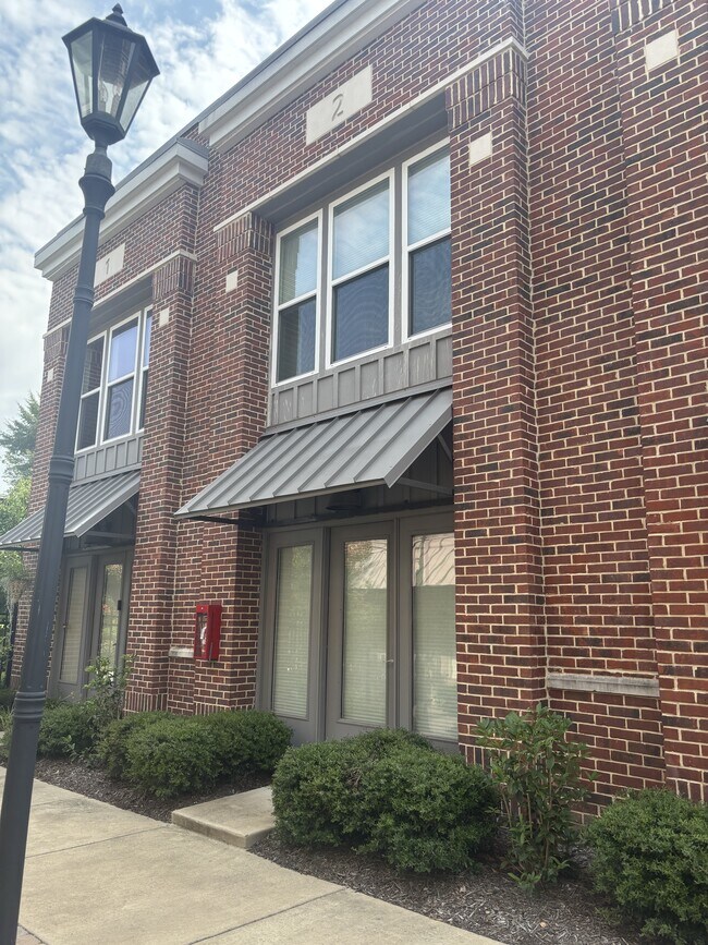 Building Photo - 1625 Monroe Ave