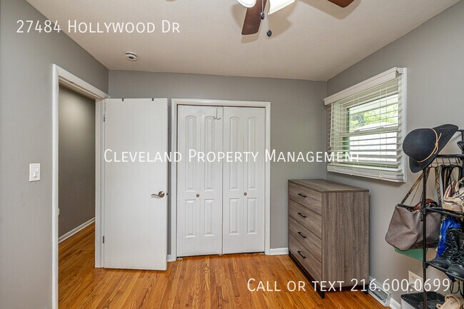 Building Photo - 27484 Hollywood Dr