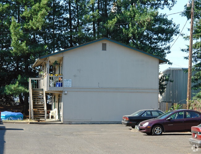 Building Photo - Pine Ridge Apartments