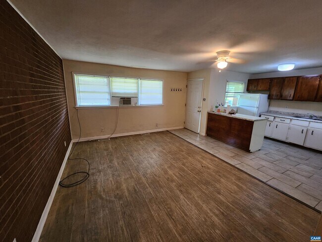 Building Photo - 130 Apple Tree Rd