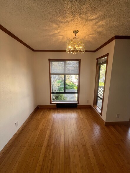 Building Photo - 2 Commodore Dr