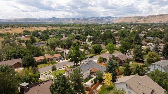 Building Photo - 5 Bedroom 2.5 Bath Retreat in Prime Arvada...