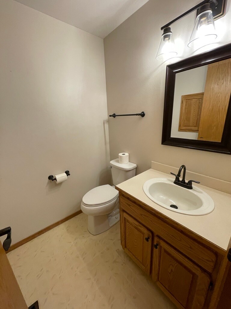 Downstairs 1/2 Bath - 3921 Magrath Rd