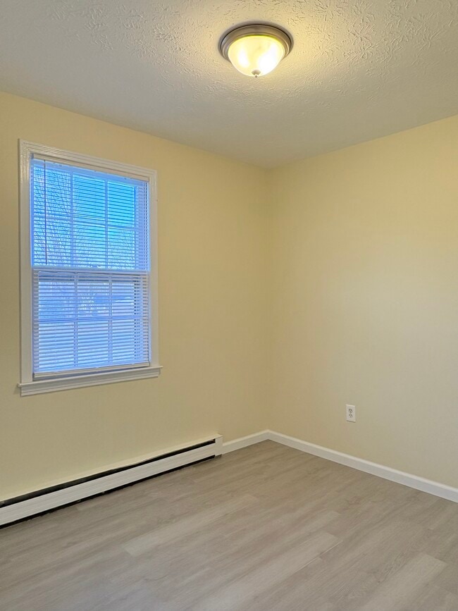 Building Photo - 1232 N Sunrise Dr