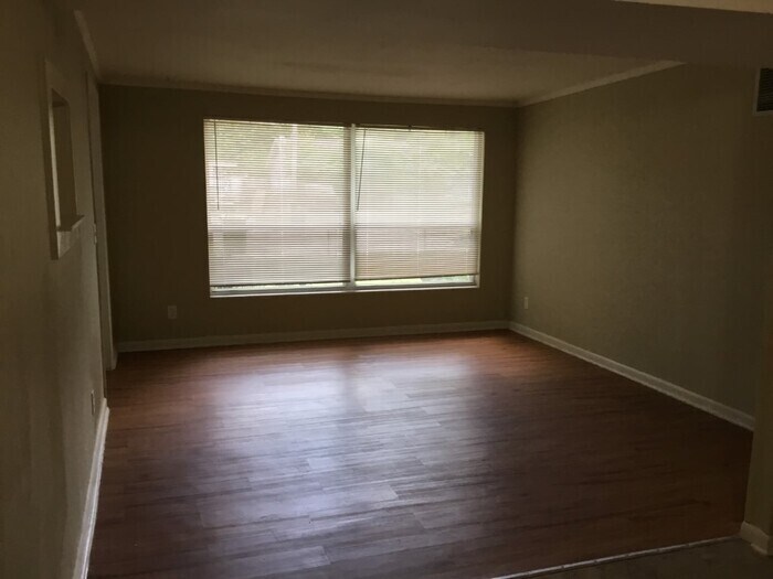 Building Photo - 1826 Sunrise Dr
