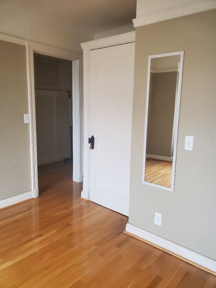 Building Photo - 15 E Kirby St