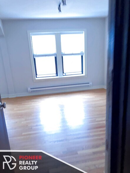 Building Photo - 2423 N Kedzie Blvd