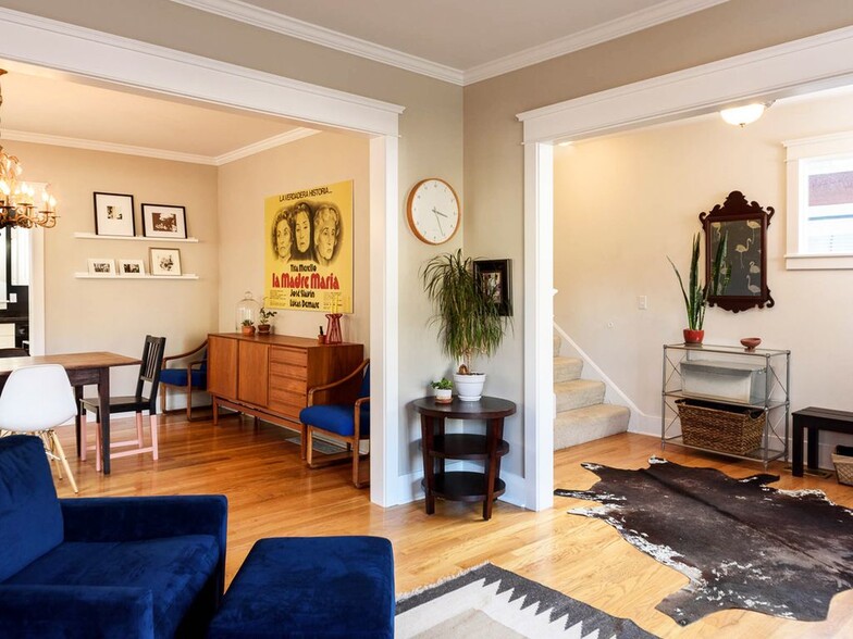 Living room/dining room/foyer - 539 31st Ave