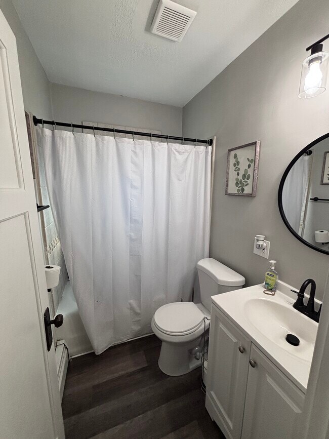 Building Photo - 8615 W Adler St