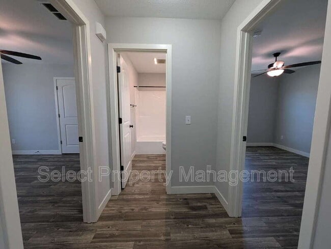 Building Photo - 1408 Sacred Oak Ct