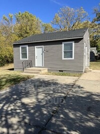 Building Photo - 2618 SE Adams St