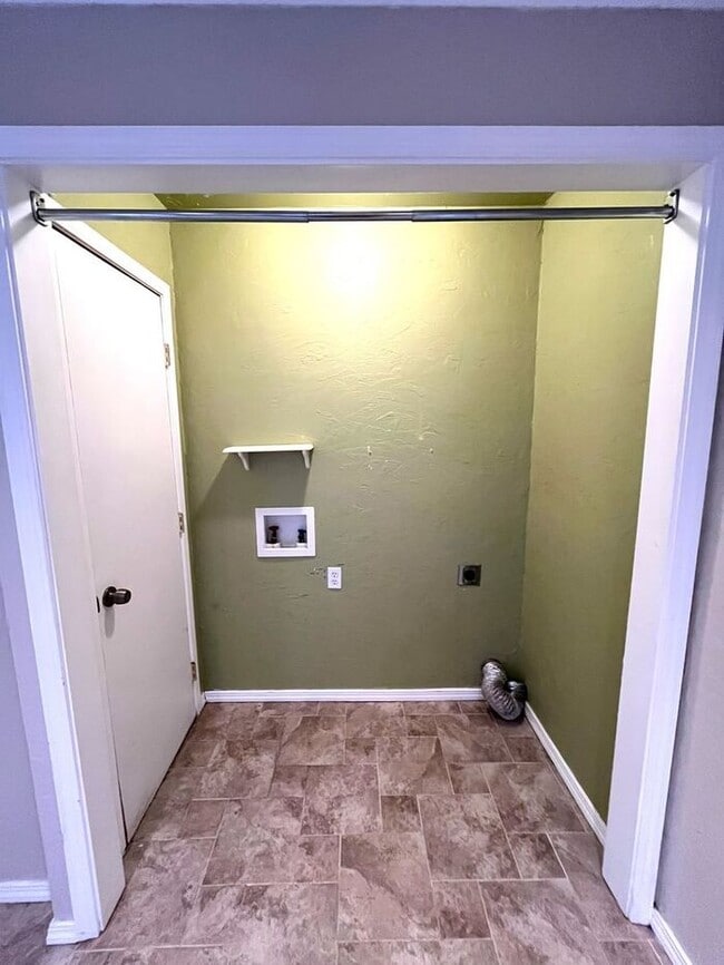 Building Photo - Cute 2 Bed 1.5 Bath in Bethany