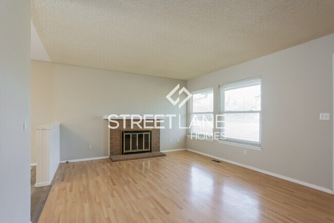 Building Photo - REDUCED! - Now offering $1000 off first fu...