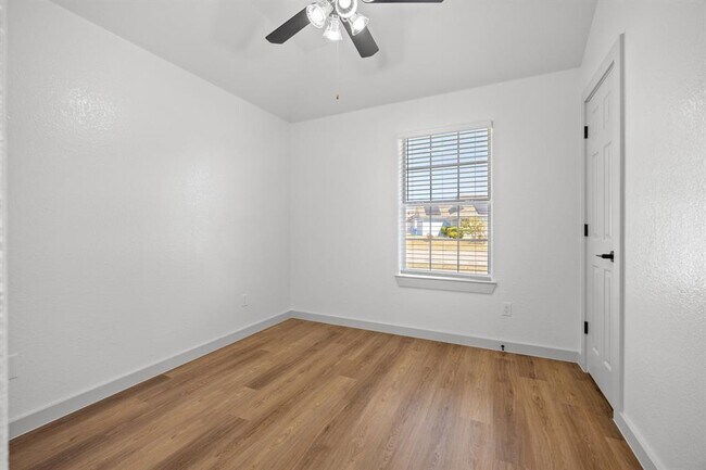 Building Photo - 2303 Thomas St