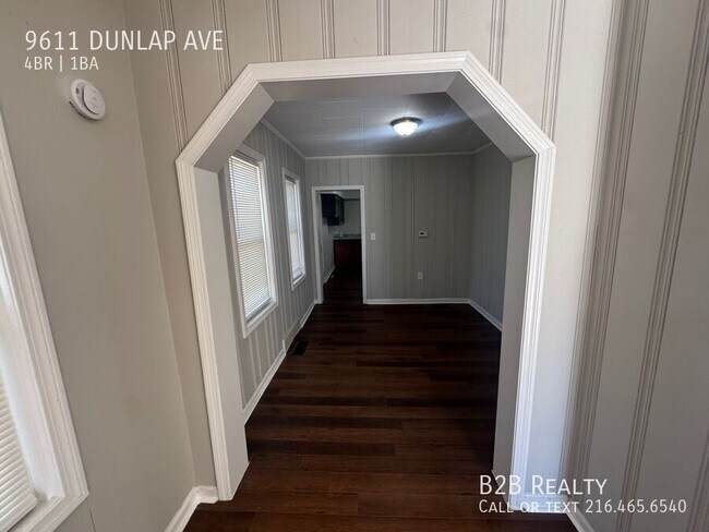 Building Photo - 9611 Dunlap Ave