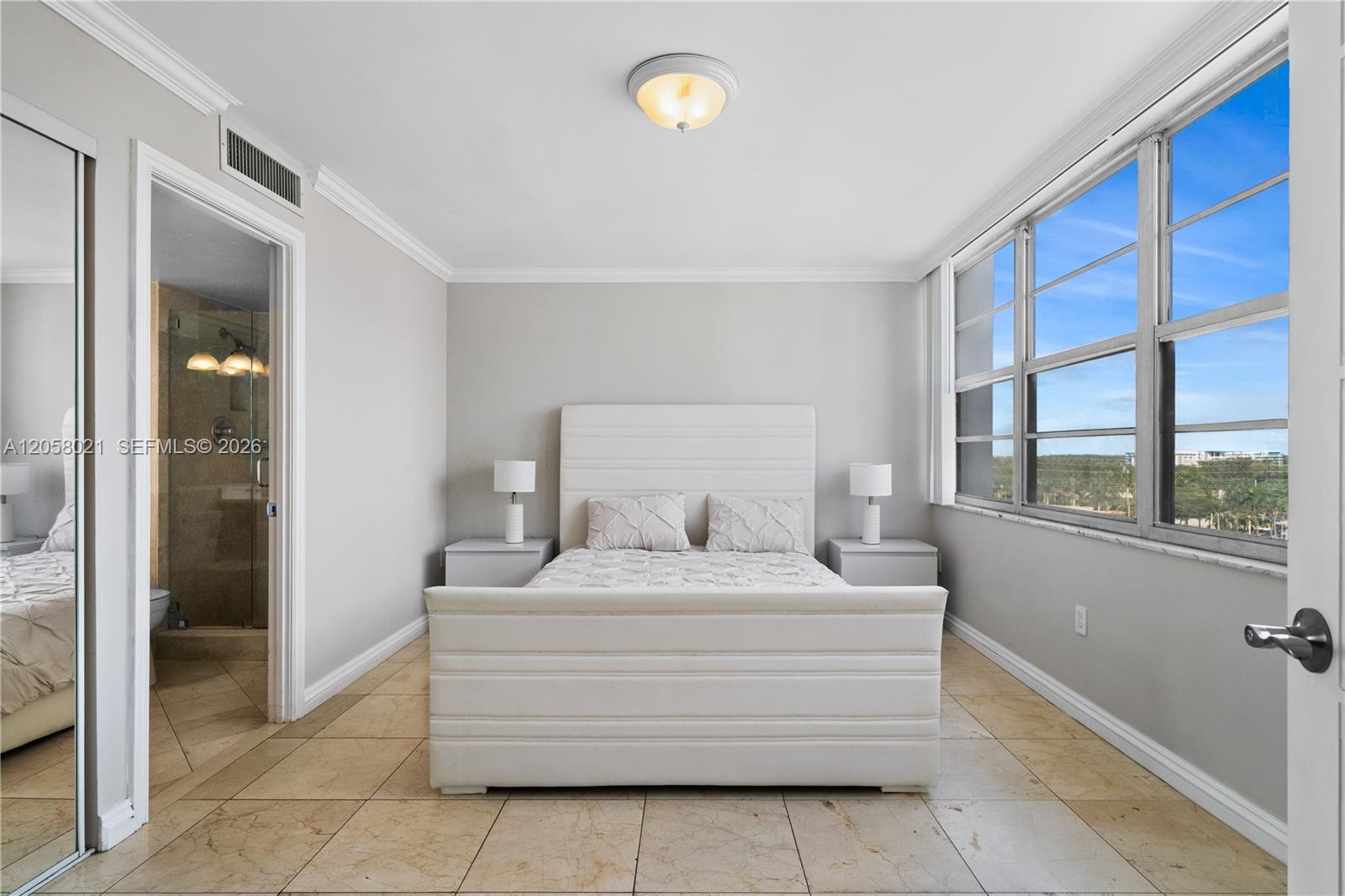 Building Photo - 18011 Biscayne Blvd