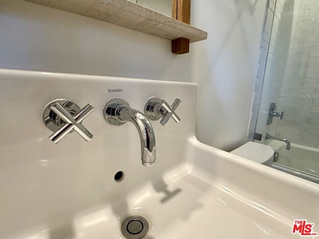 Building Photo - 833 Maltman Ave