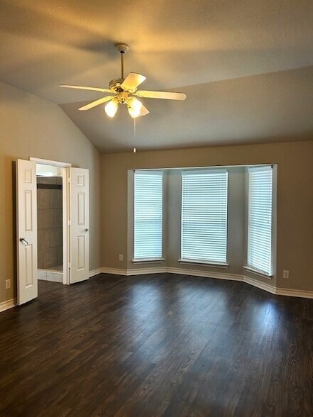 Building Photo - 1136 Edgewater Dr