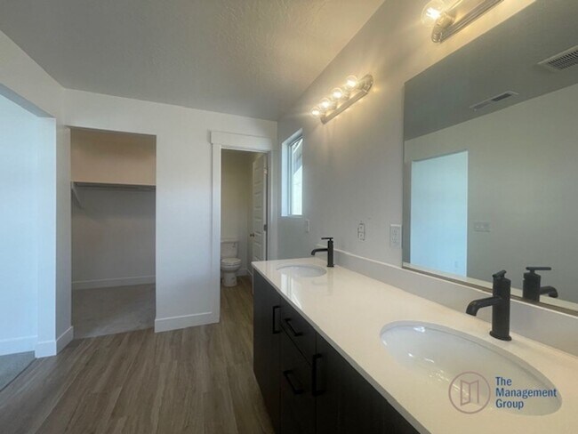 Building Photo - 4 Bedroom Desert Providence