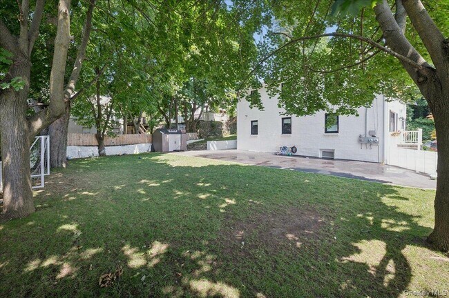 Building Photo - 25 Van Duzen Pl