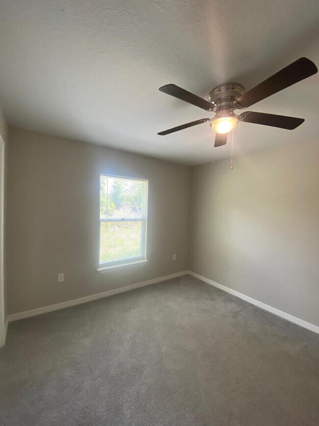 Building Photo - Charming 3-Bedroom Home on Nearly 1 Acre –...