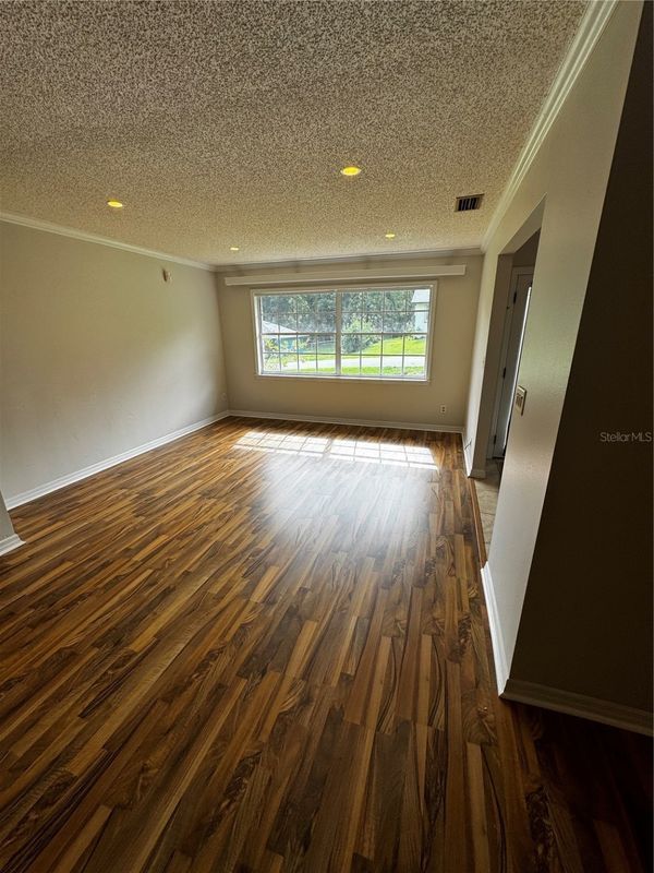 Building Photo - 2115 Stewart Ln