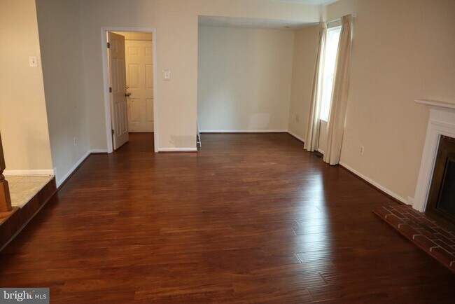 Building Photo - 16 Grantchester Pl