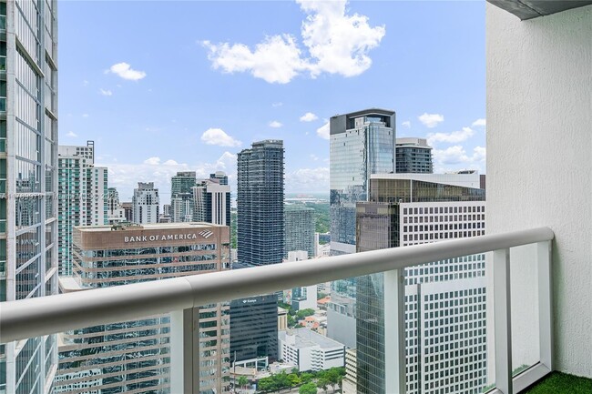 Building Photo - 475 Brickell Ave