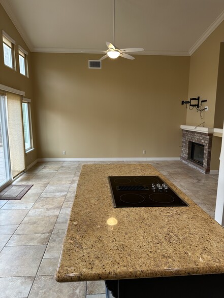 Building Photo - 15400 Zaharias St