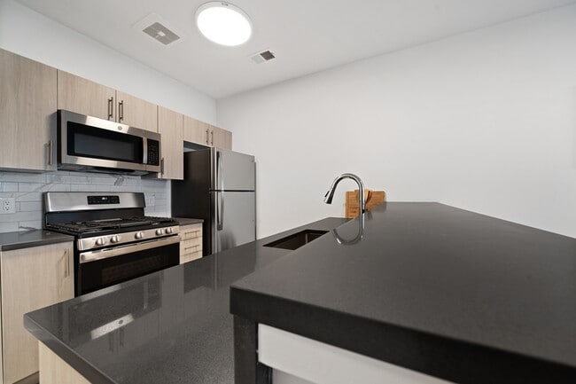 Building Photo - 49 N Day St