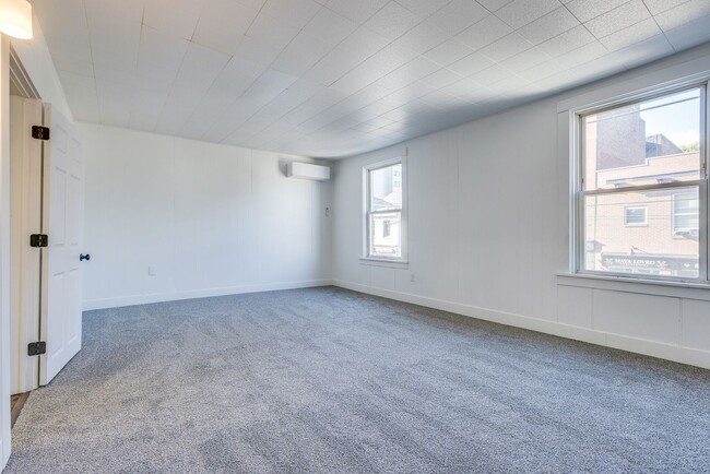 Building Photo - 826 E Warrington Ave