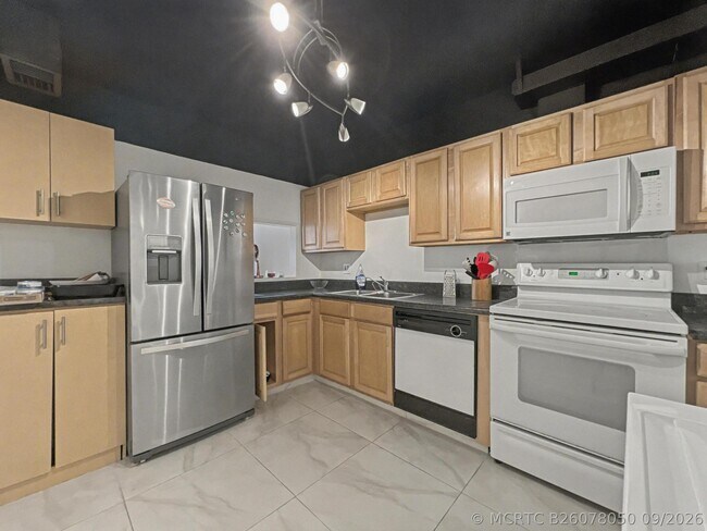 Building Photo - 3475 S Ocean Blvd