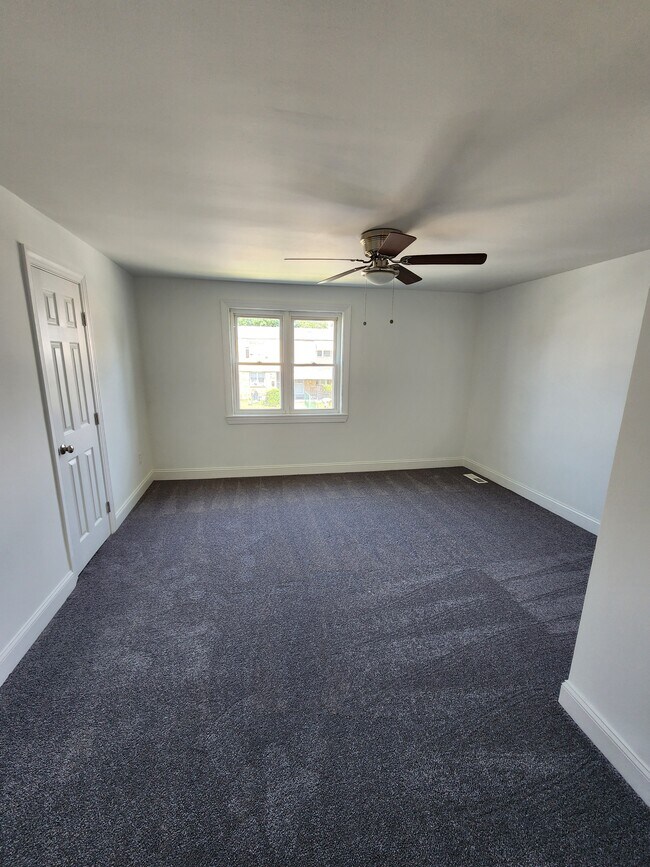 Building Photo - 5028 Pembridge Ave