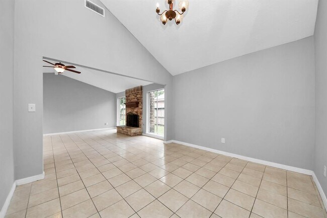 Building Photo - 2622 Heather Knoll Dr
