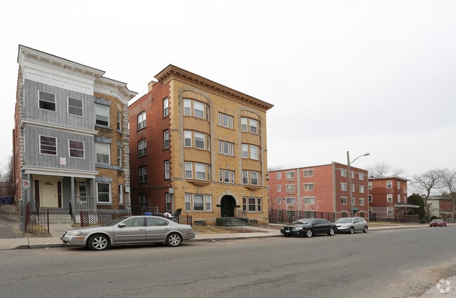 Building Photo - Casa Edad De Oro