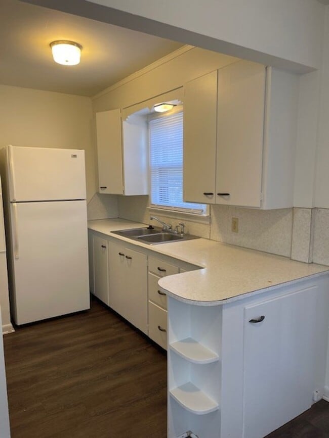 Building Photo - 323 S Weller