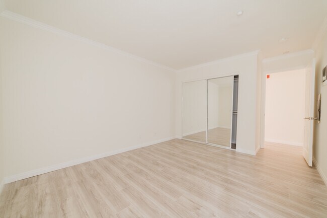 Building Photo - 615 Fredricks Ave