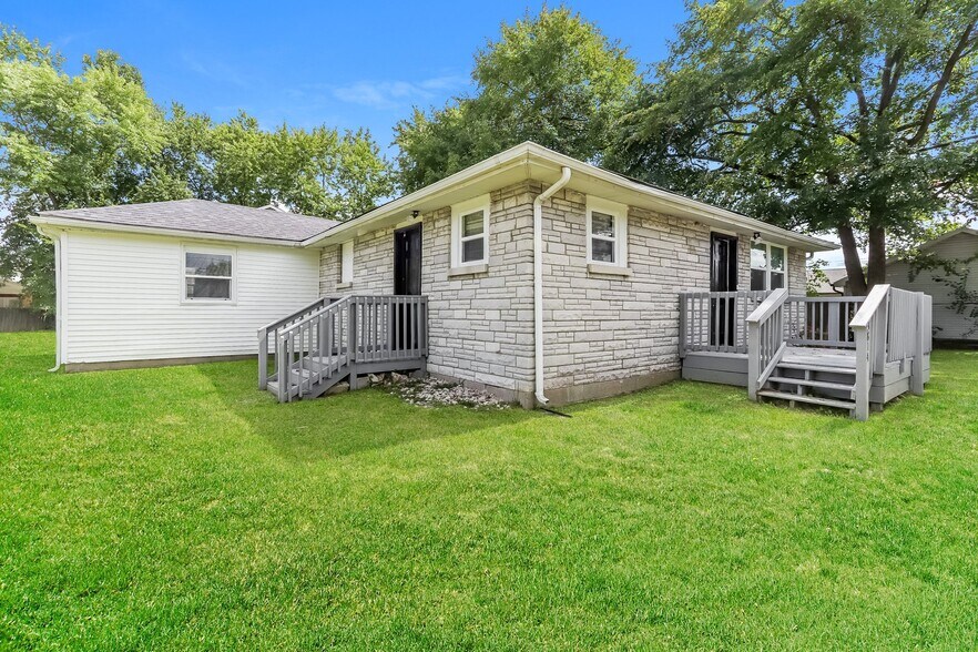 Building Photo - 3814 Franklin St