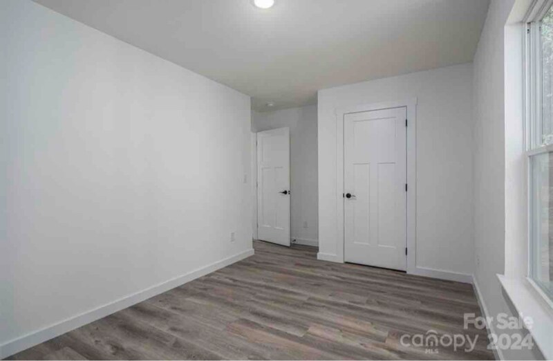 Building Photo - 2102 24th St NE