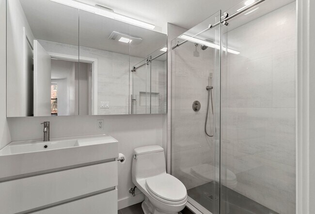 Building Photo - 84 Gainsborough St