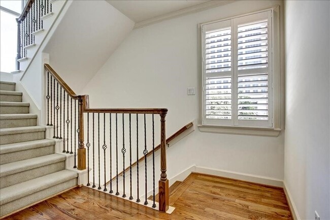 Building Photo - 2318 Welch St