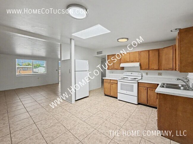 Building Photo - 1430 E Iowa Dr