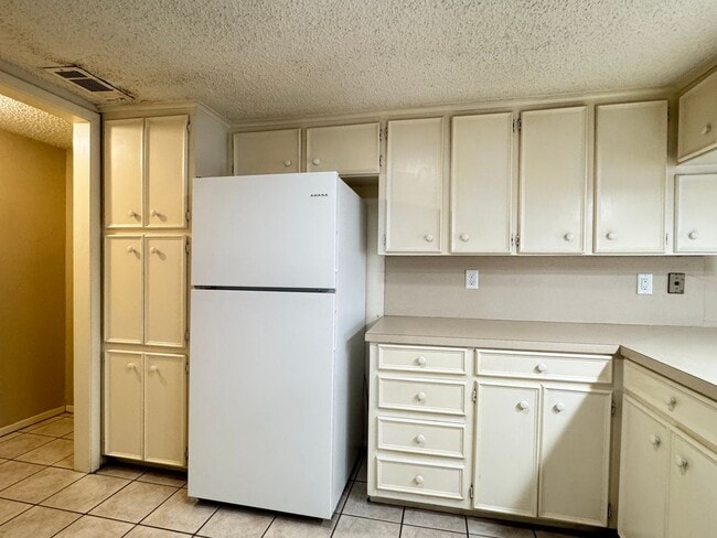 Building Photo - 4217 Aberdeen Dr