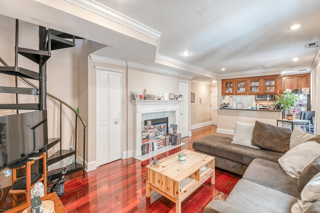 Building Photo - 1715 Wallace St