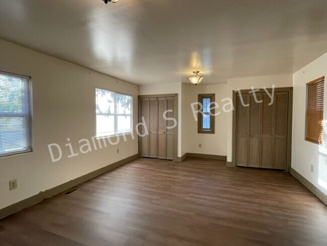 Building Photo - 1301 N Fremont Ave