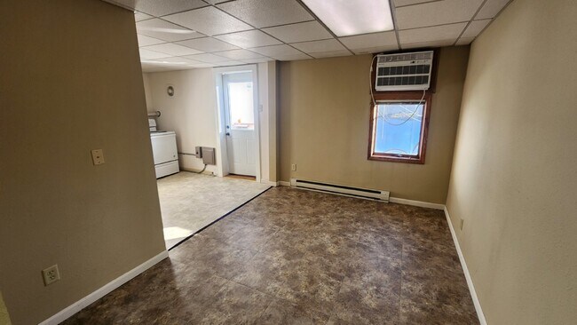 Building Photo - 2 Bedroom, 1 Bathroom Apartment For Rent D...